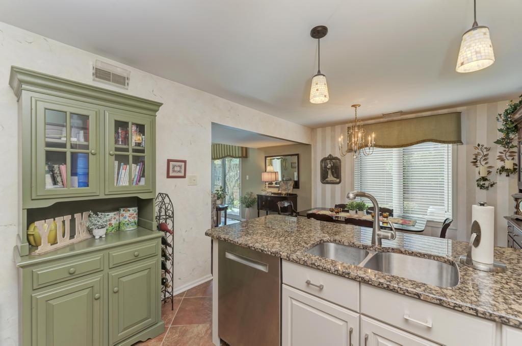 312 Cromwell Court, Westmont, IL 60559