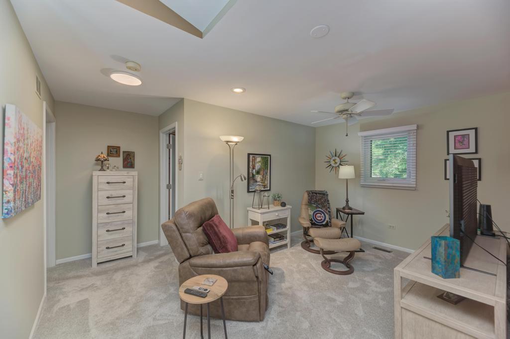 312 Cromwell Court, Westmont, IL 60559