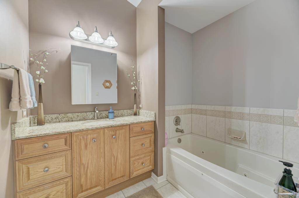 312 Cromwell Court, Westmont, IL 60559