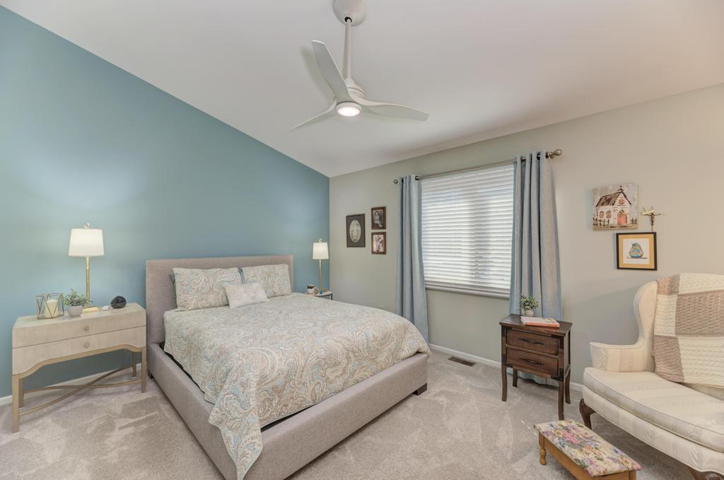 312 Cromwell Court, Westmont, IL 60559