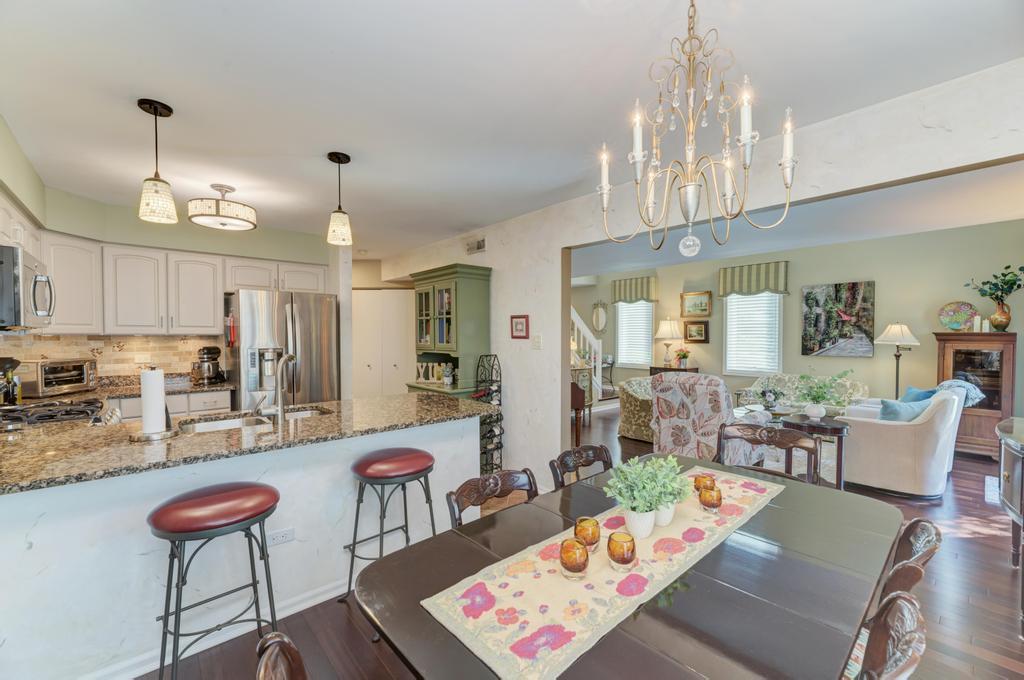 312 Cromwell Court, Westmont, IL 60559