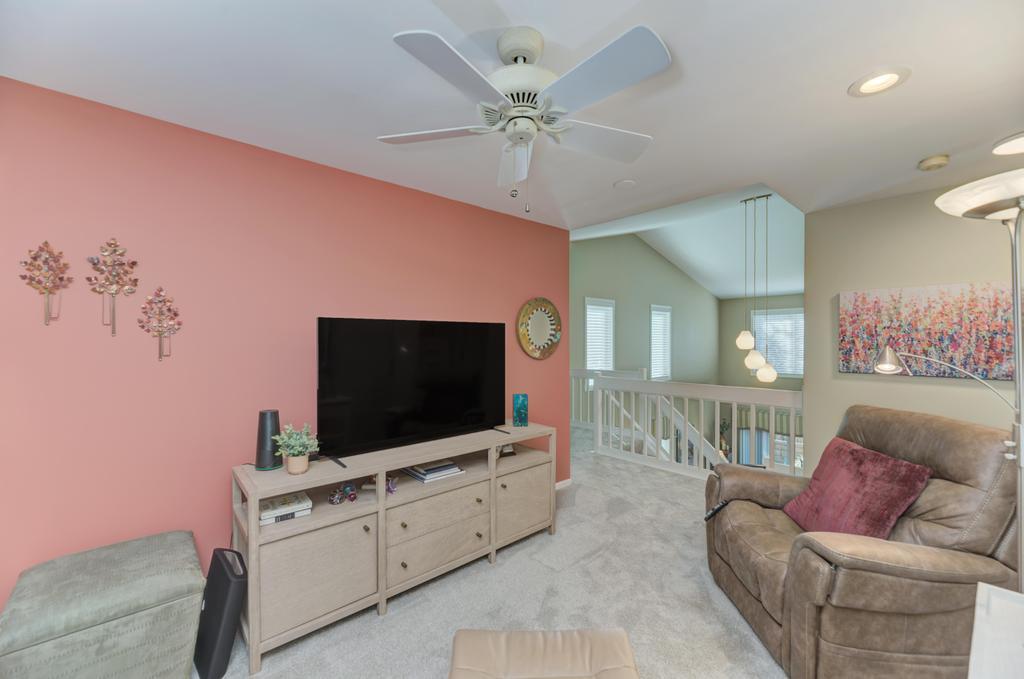 312 Cromwell Court, Westmont, IL 60559