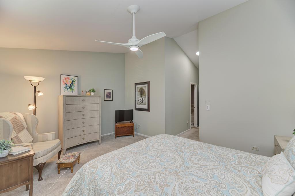 312 Cromwell Court, Westmont, IL 60559