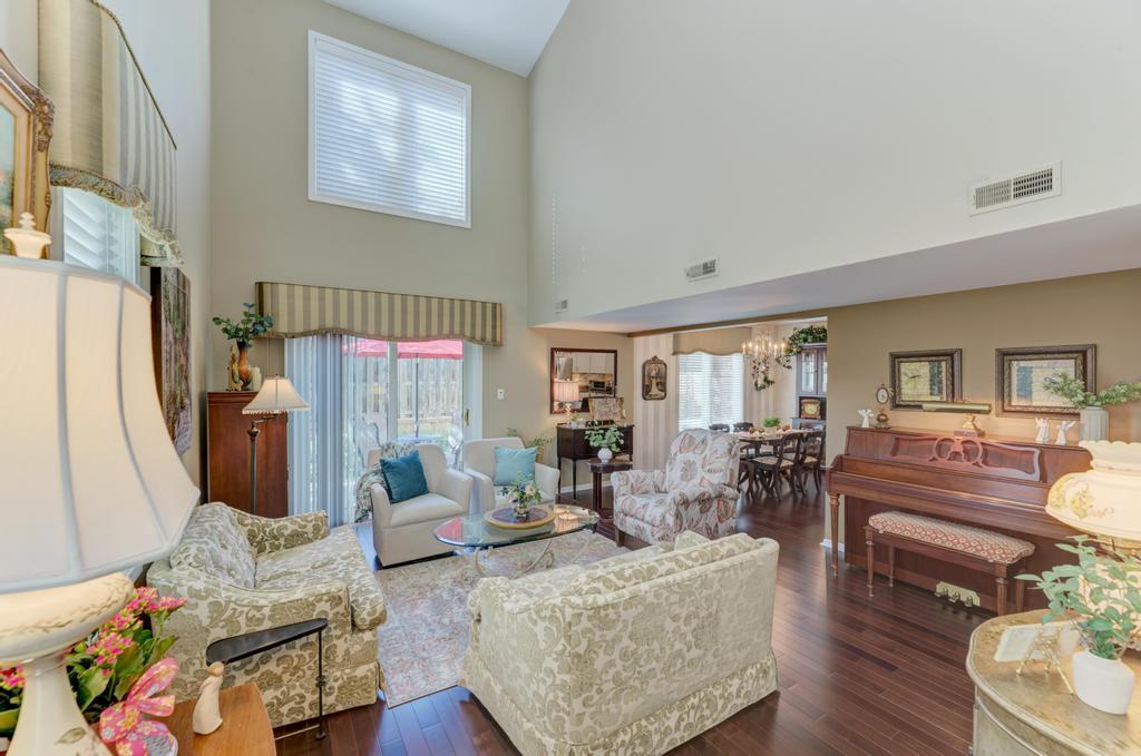 312 Cromwell Court, Westmont, IL 60559