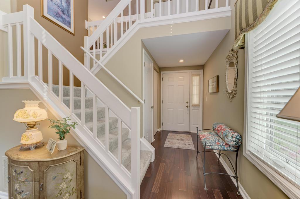 312 Cromwell Court, Westmont, IL 60559