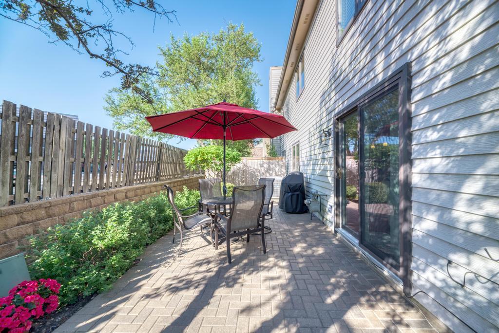 312 Cromwell Court, Westmont, IL 60559