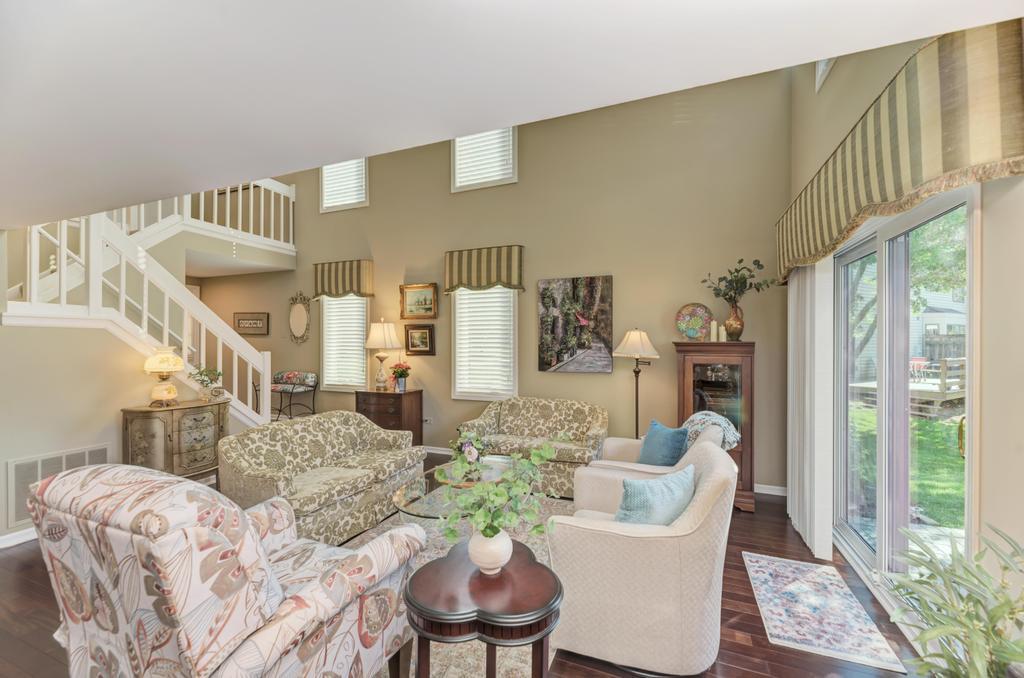 312 Cromwell Court, Westmont, IL 60559