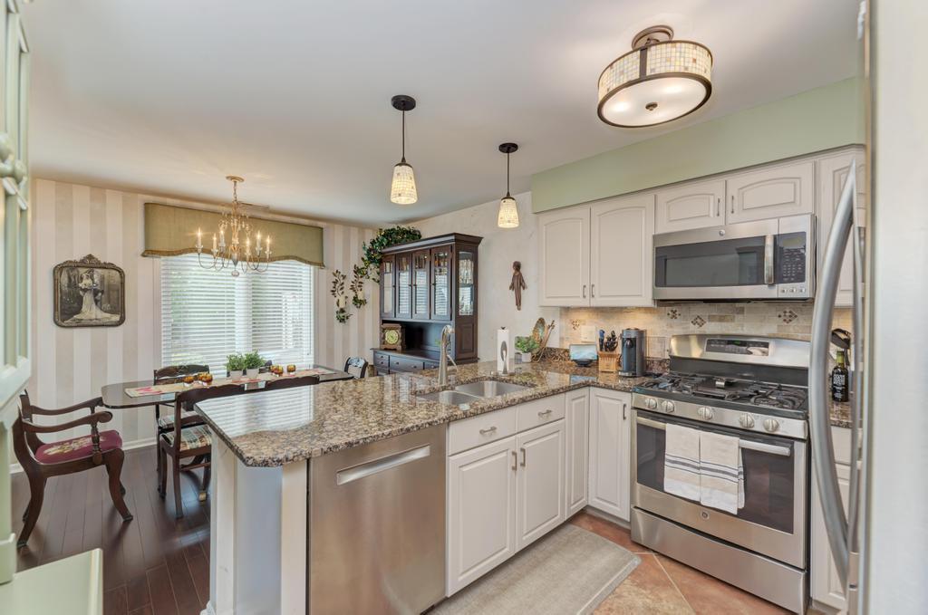 312 Cromwell Court, Westmont, IL 60559