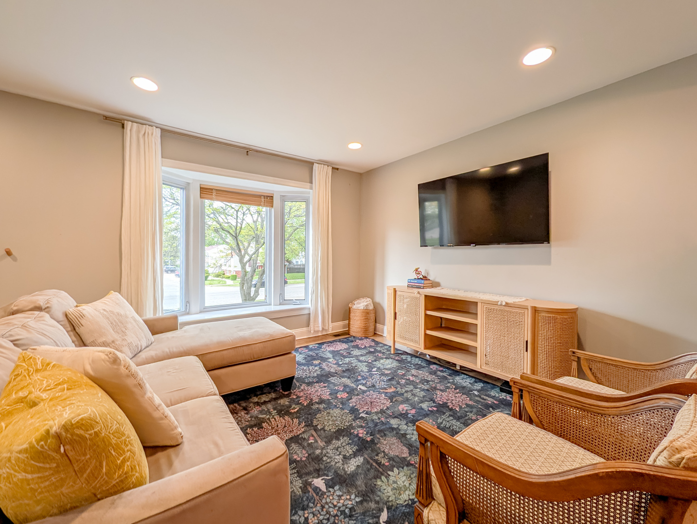 1931 Governors Lane, Hoffman Estates, IL 60169