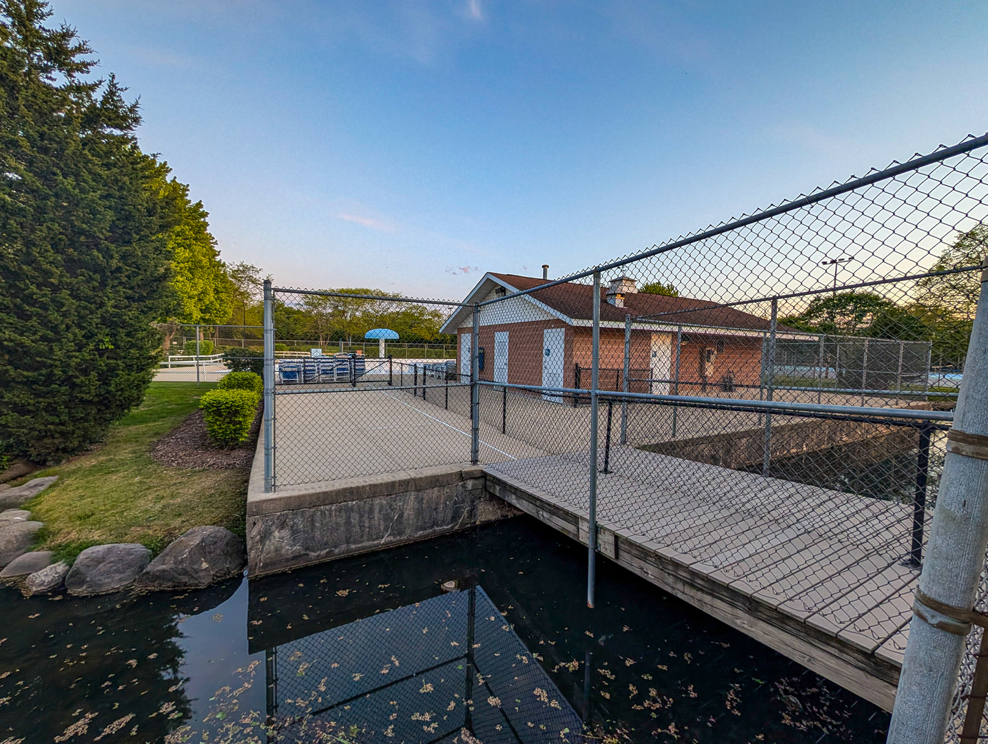 1931 Governors Lane, Hoffman Estates, IL 60169