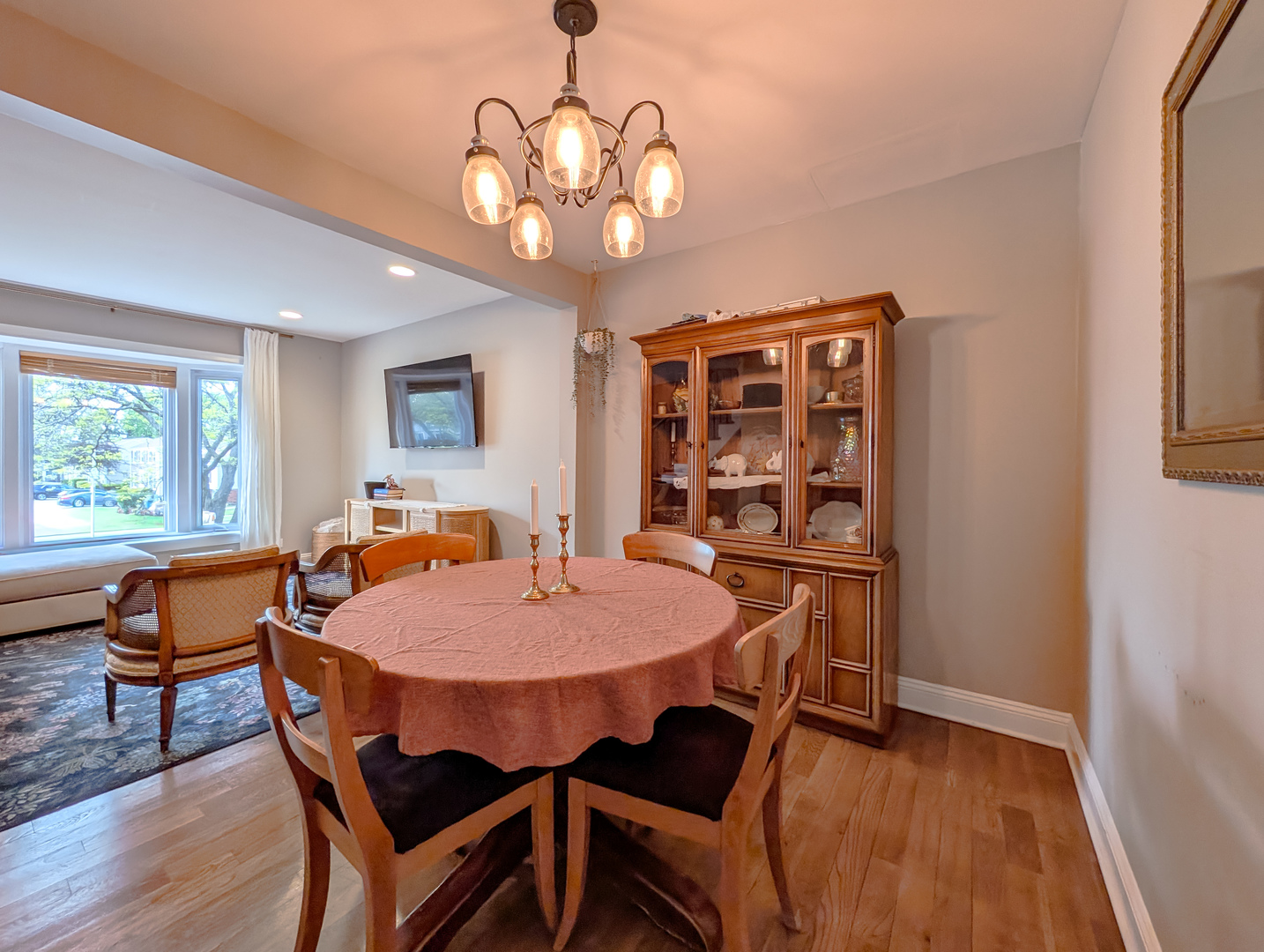 1931 Governors Lane, Hoffman Estates, IL 60169