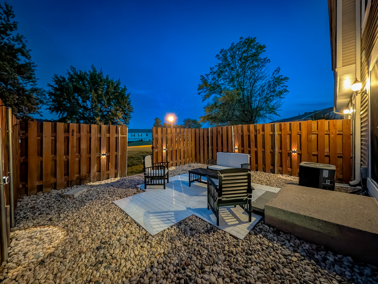 1931 Governors Lane, Hoffman Estates, IL 60169