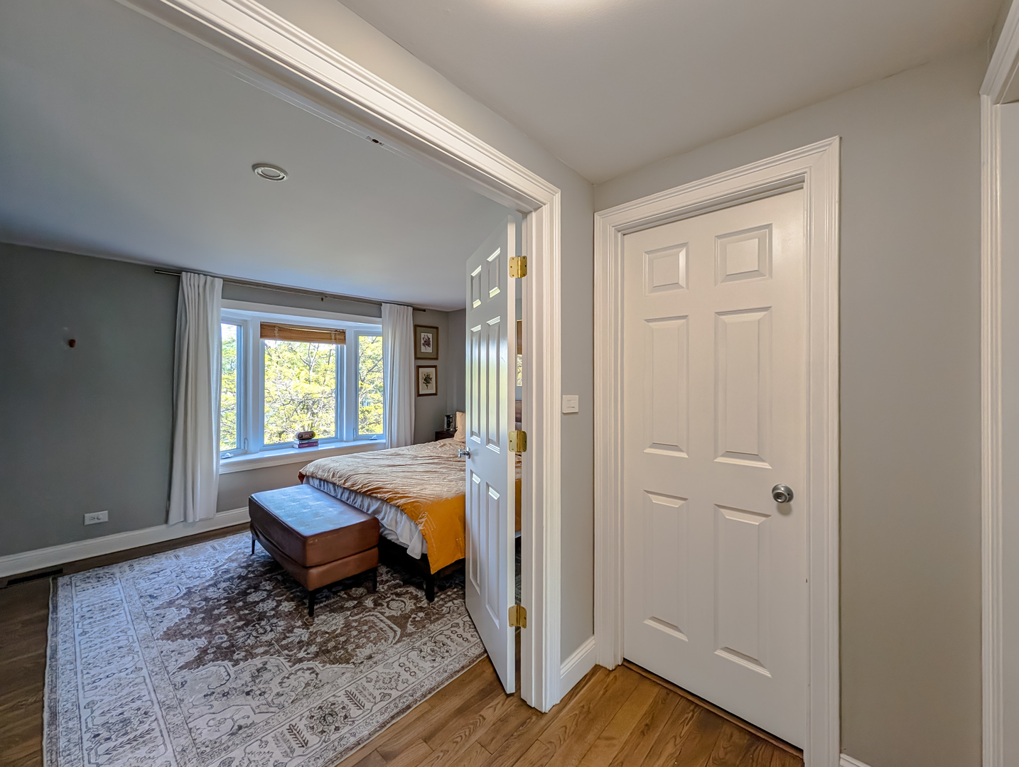 1931 Governors Lane, Hoffman Estates, IL 60169
