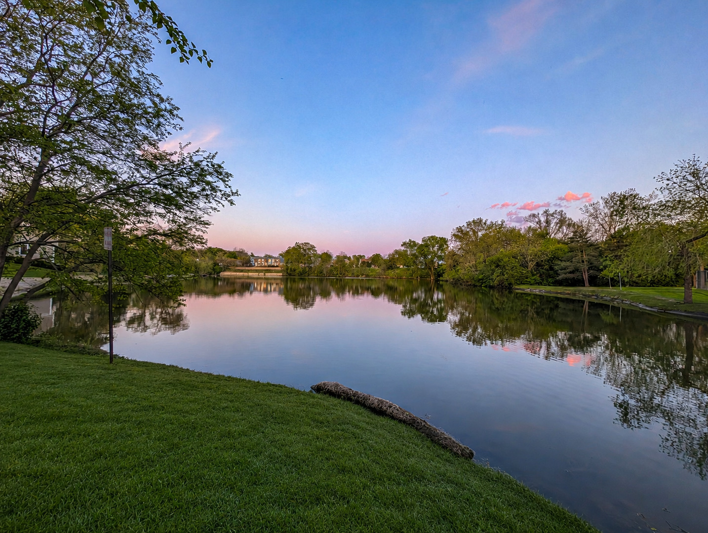 1931 Governors Lane, Hoffman Estates, IL 60169