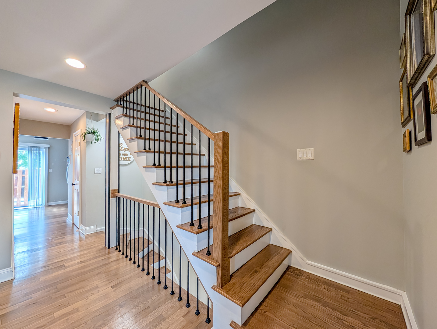 1931 Governors Lane, Hoffman Estates, IL 60169