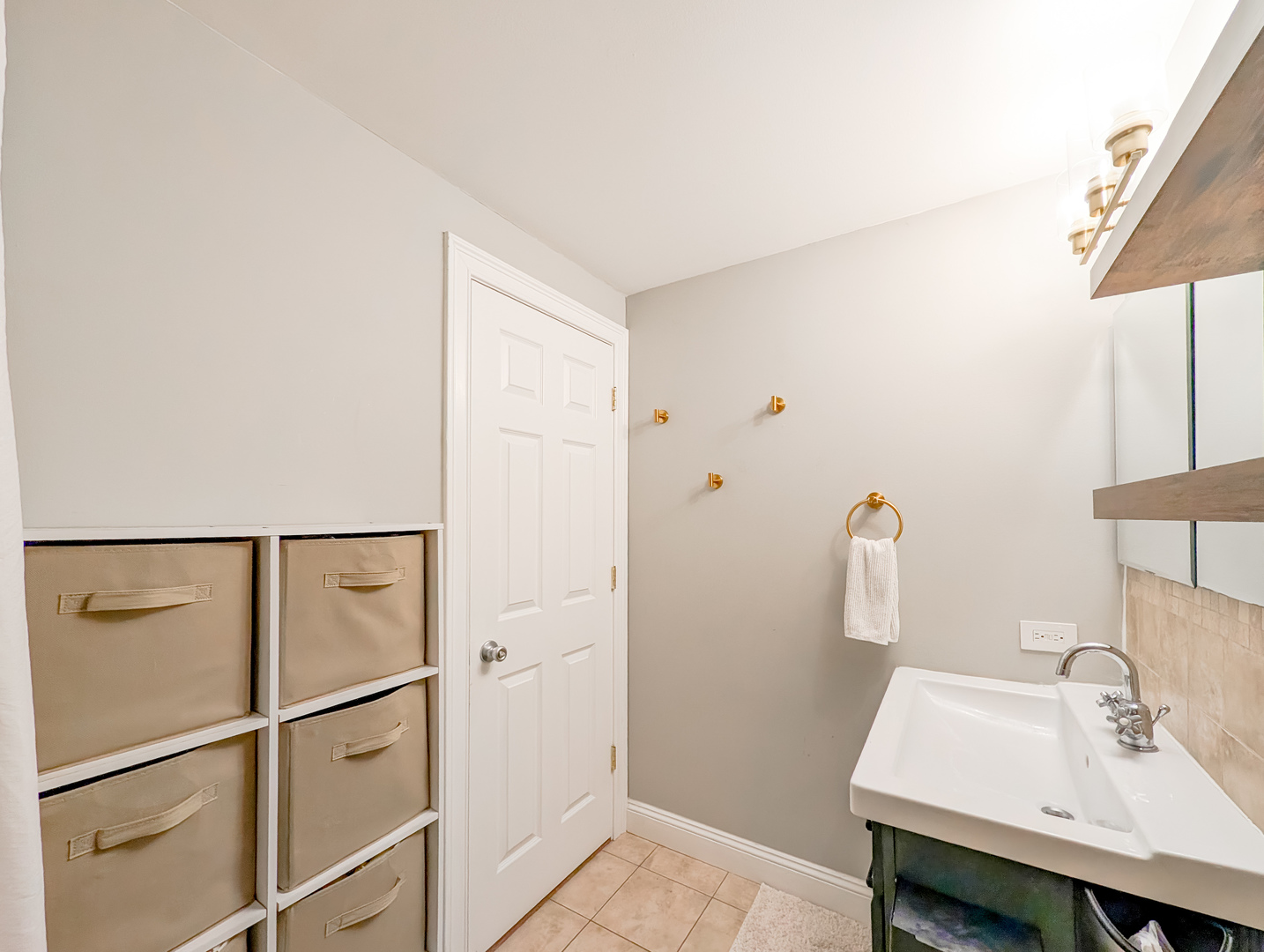 1931 Governors Lane, Hoffman Estates, IL 60169