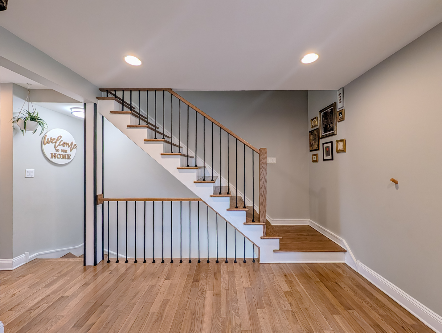 1931 Governors Lane, Hoffman Estates, IL 60169