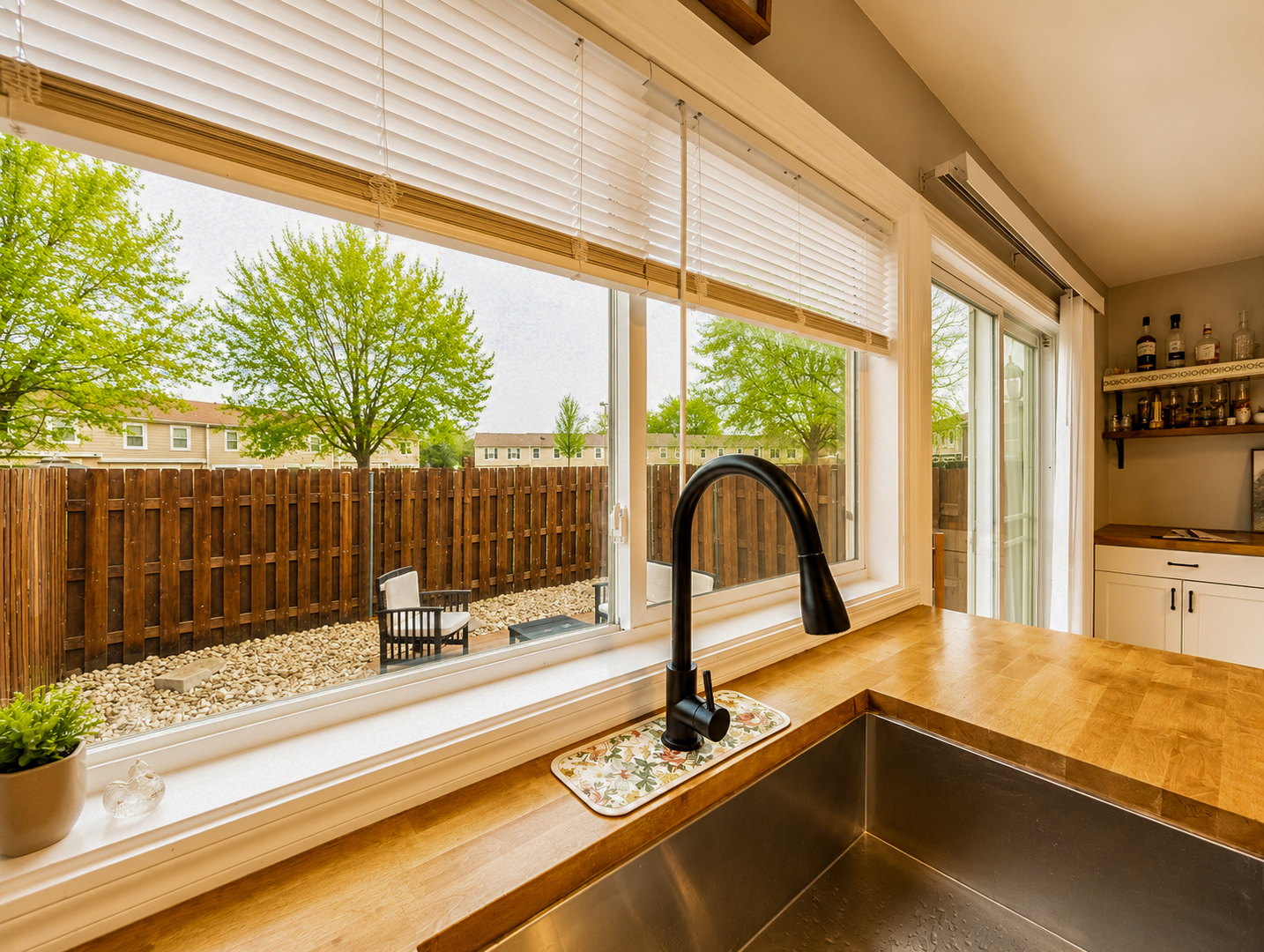 1931 Governors Lane, Hoffman Estates, IL 60169