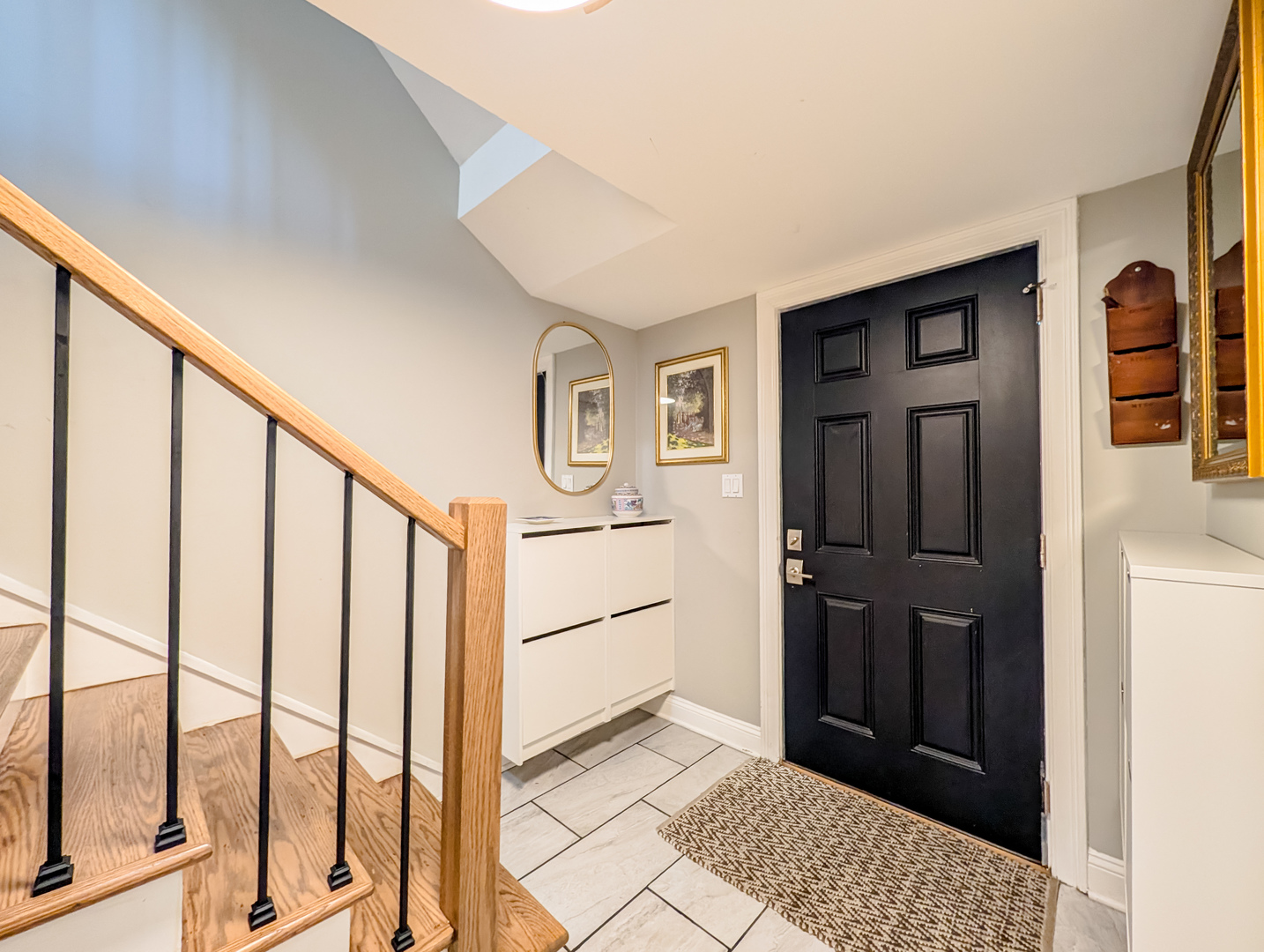 1931 Governors Lane, Hoffman Estates, IL 60169