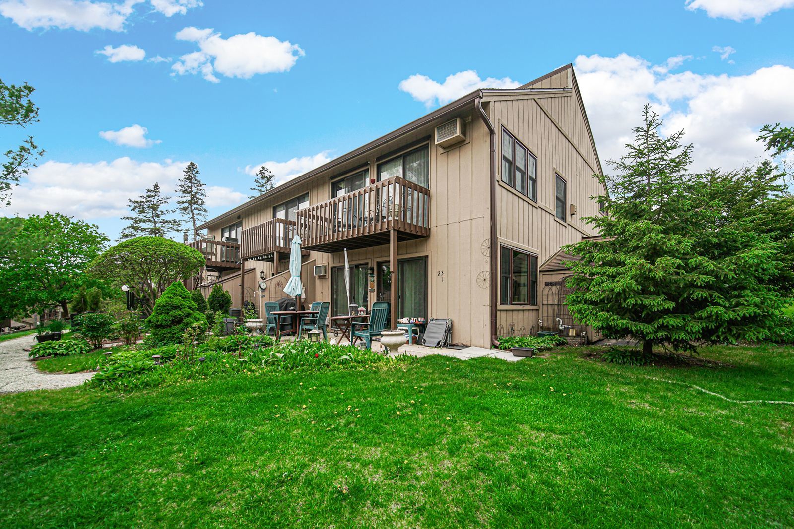 23 Jamaica Colony Street #2, Fox Lake, IL 60020