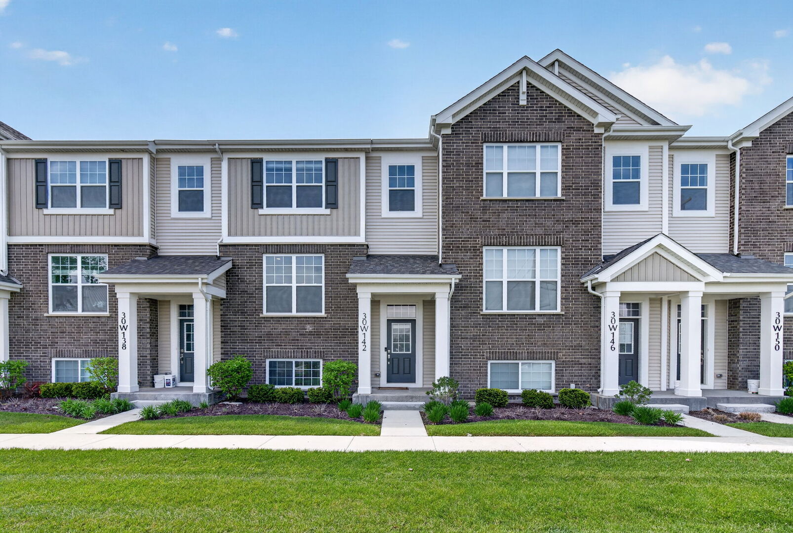30W142 Wheeler Circle, Warrenville, IL 60563