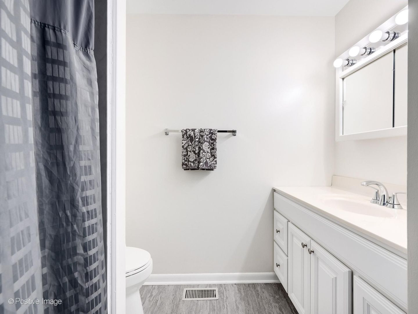 28W776 WAGNER Road, Naperville, IL 60564