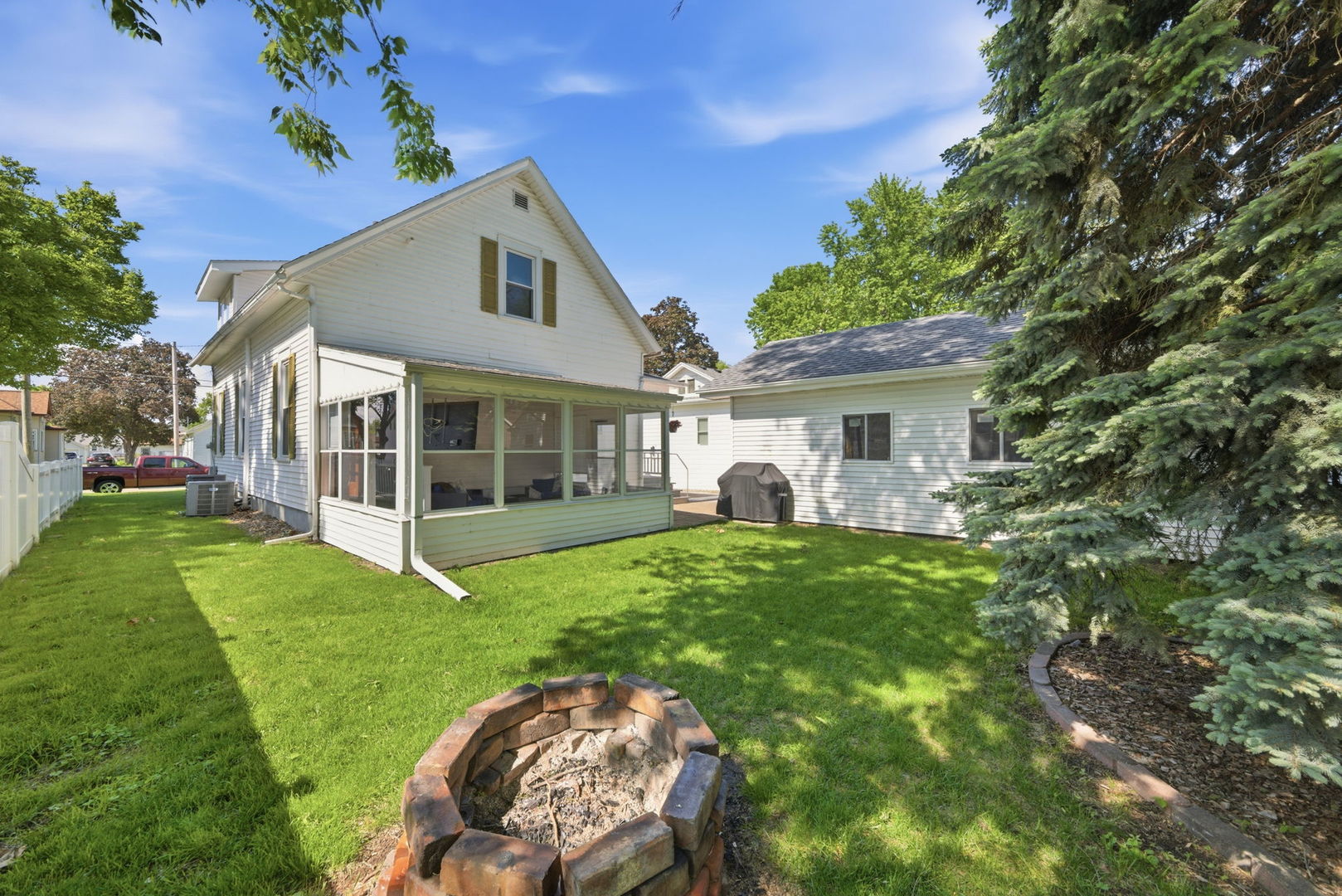 1307 Illinois Avenue, Ottawa, IL 61350