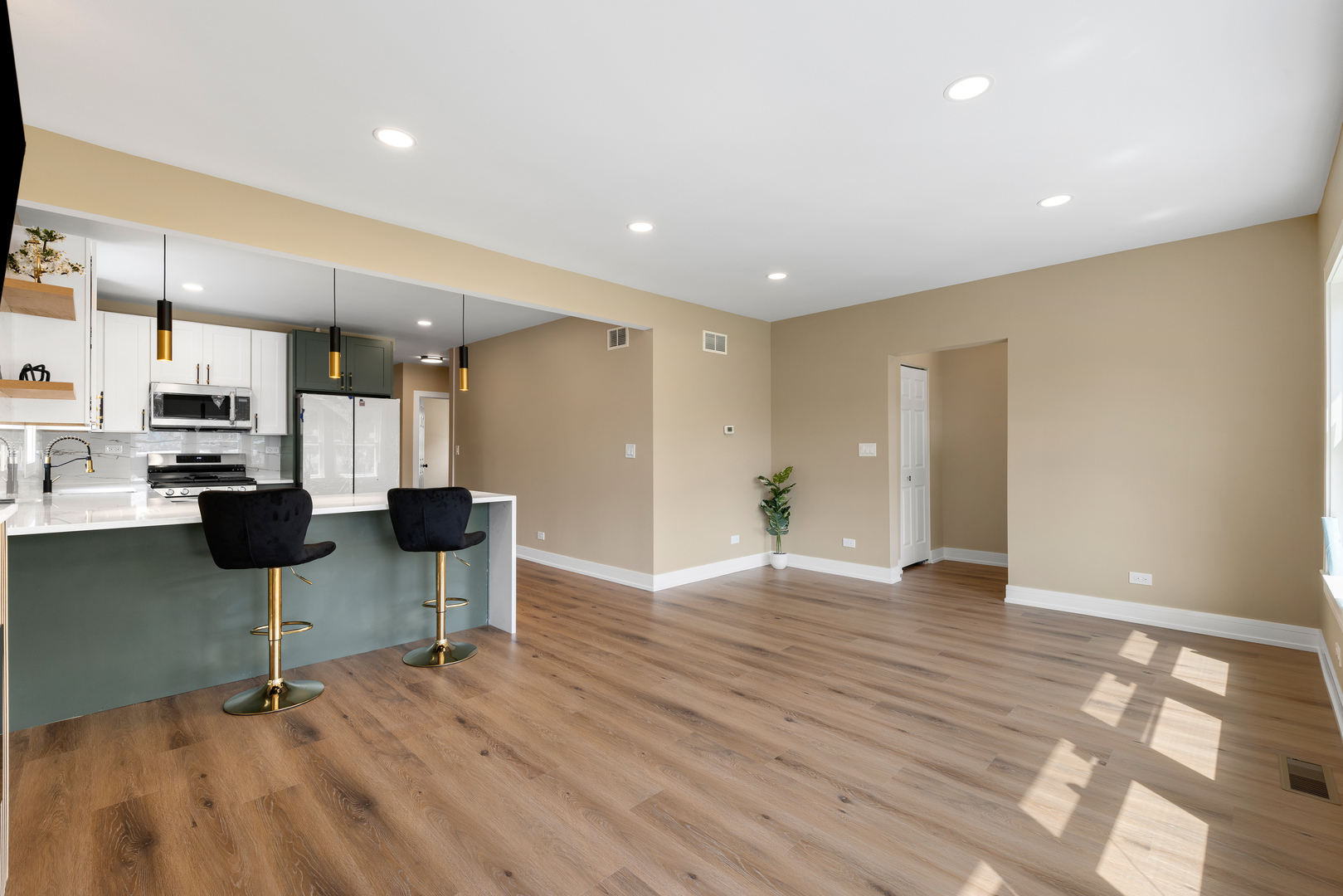 608 S 21st Avenue, Maywood, IL 60153