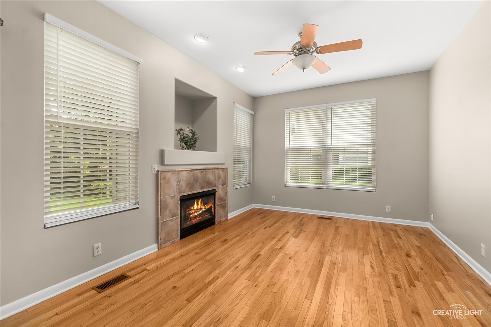 209 Grays Drive #209, Oswego, IL 60543