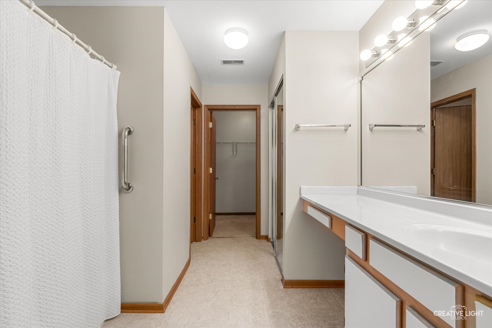 209 Grays Drive #209, Oswego, IL 60543
