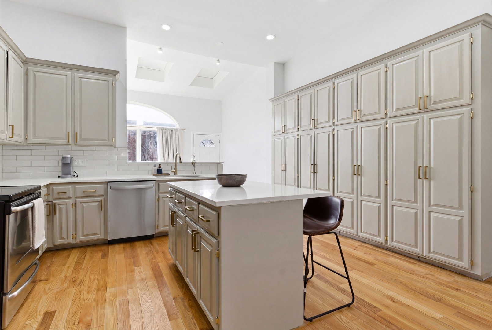 835 S Claremont Avenue, Chicago, IL 60612