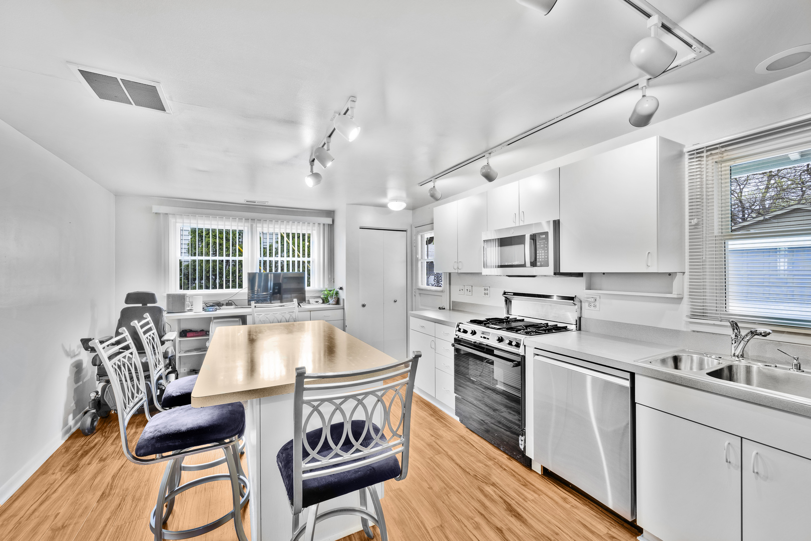 19031 Baker Avenue, Country Club Hills, IL 60478