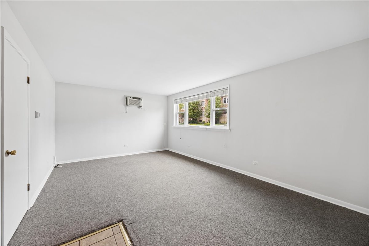 255 E Burlington Street #1, Riverside, IL 60546