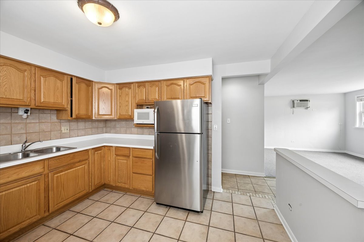 255 E Burlington Street #1, Riverside, IL 60546