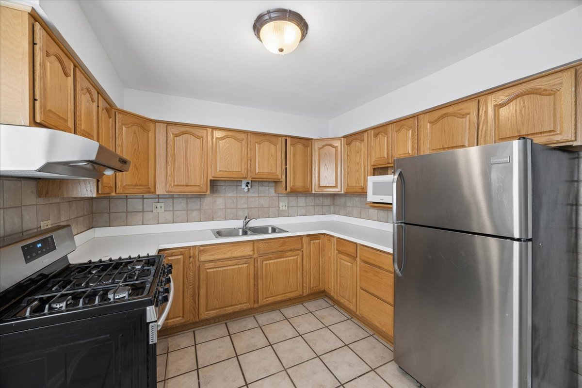 255 E Burlington Street #1, Riverside, IL 60546
