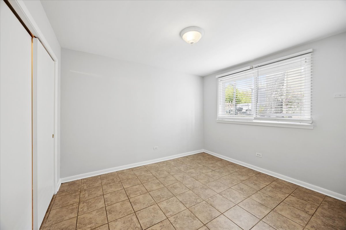 255 E Burlington Street #1, Riverside, IL 60546