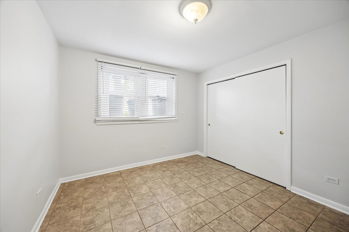 255 E Burlington Street #1, Riverside, IL 60546