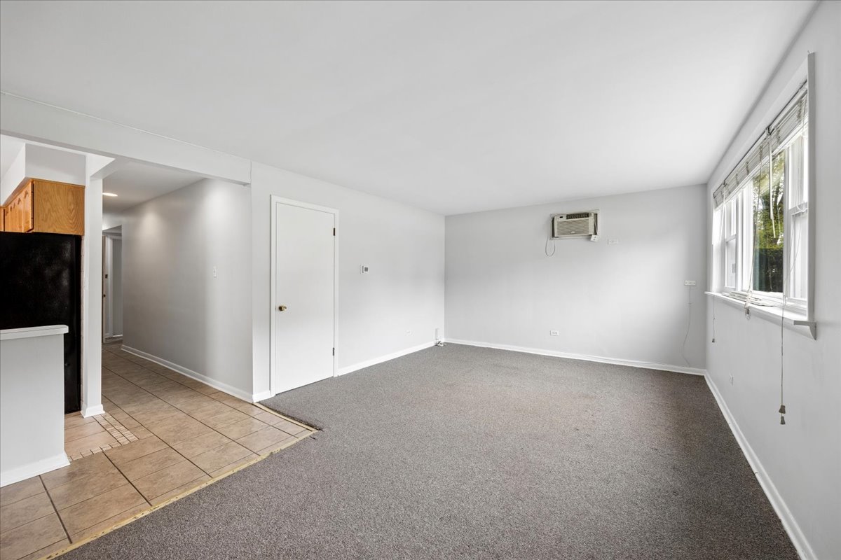 255 E Burlington Street #1, Riverside, IL 60546