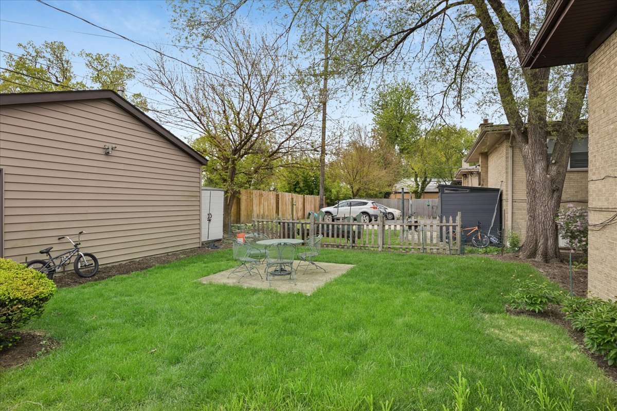 255 E Burlington Street #1, Riverside, IL 60546