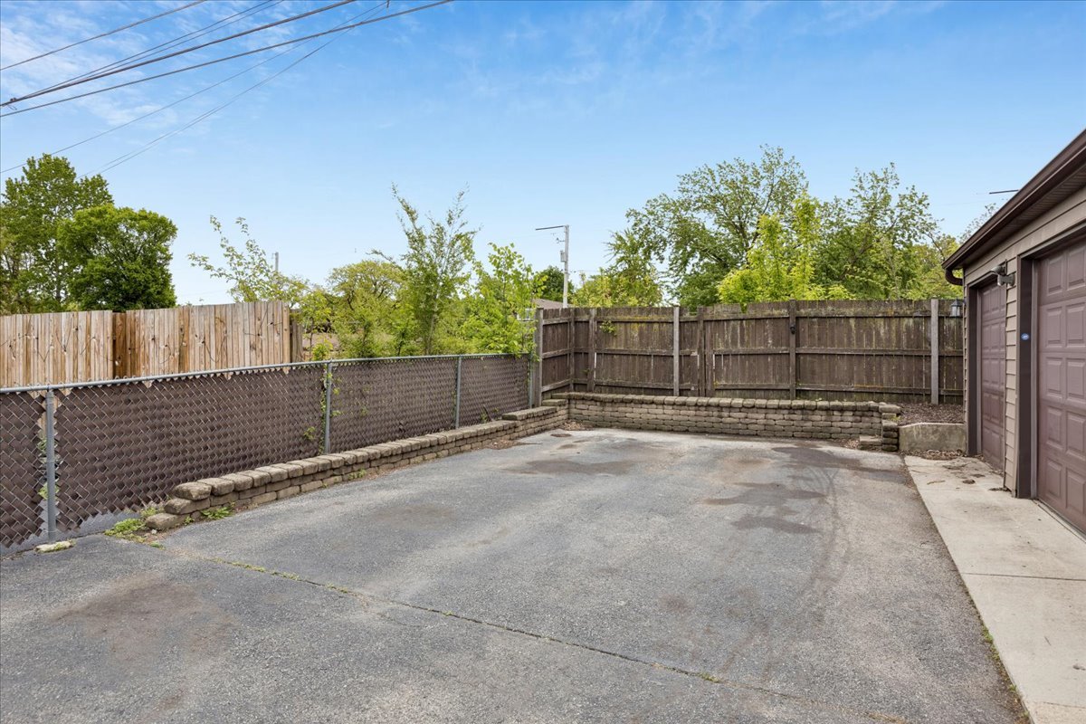 255 E Burlington Street #1, Riverside, IL 60546