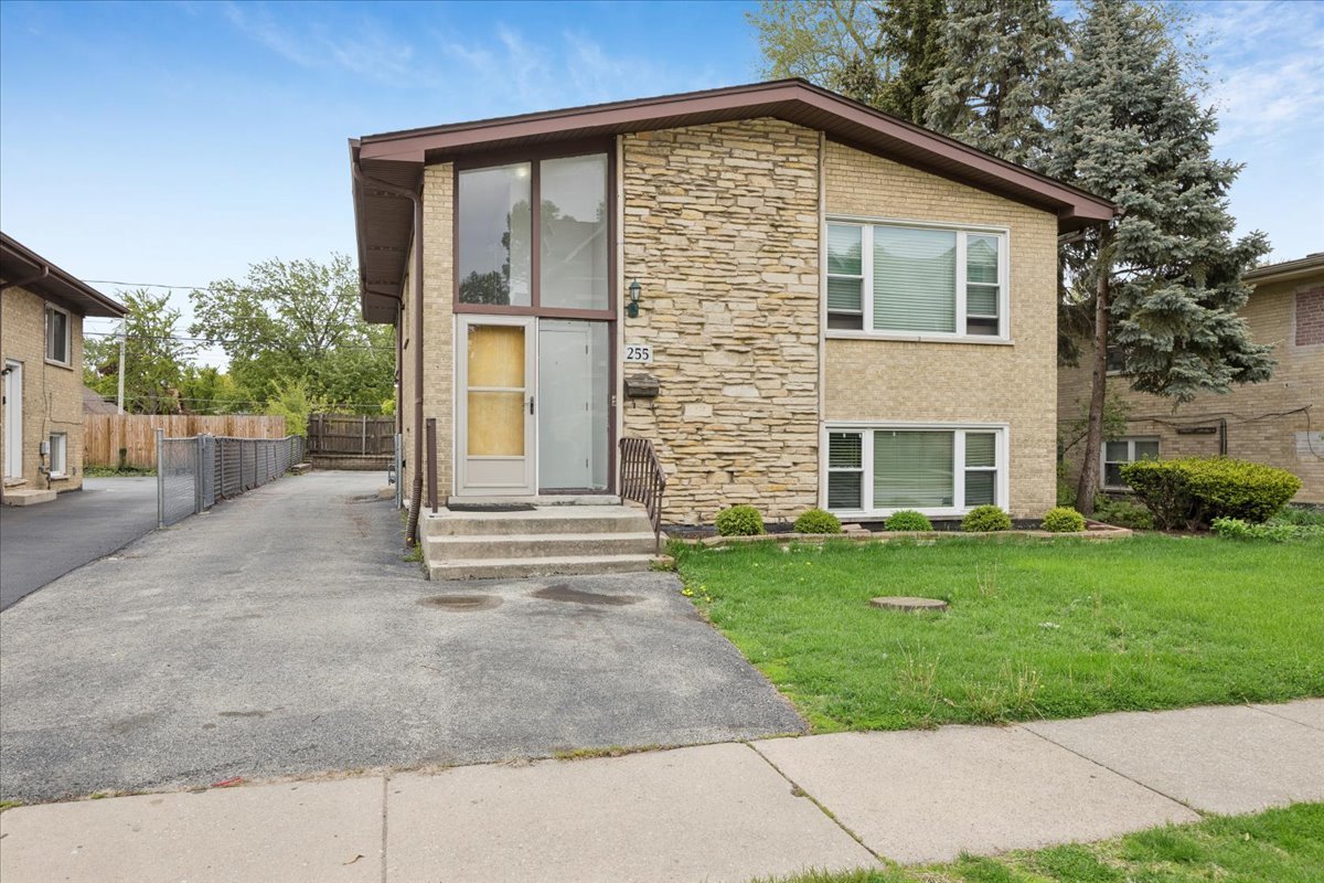 255 E Burlington Street #1, Riverside, IL 60546