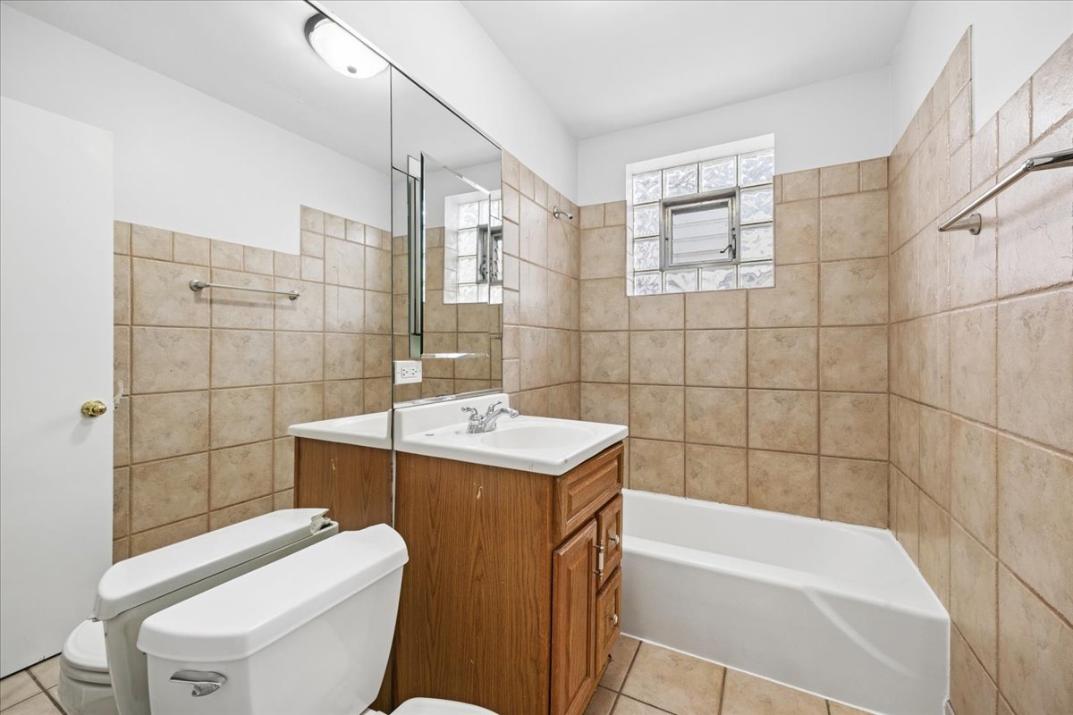 255 E Burlington Street #1, Riverside, IL 60546