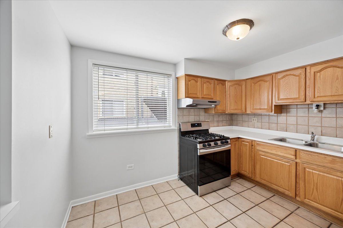255 E Burlington Street #1, Riverside, IL 60546