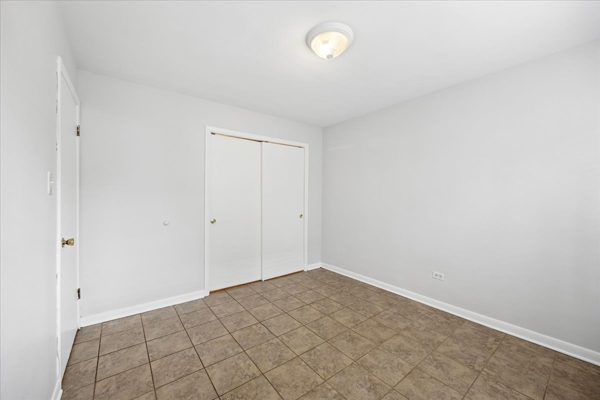 255 E Burlington Street #1, Riverside, IL 60546