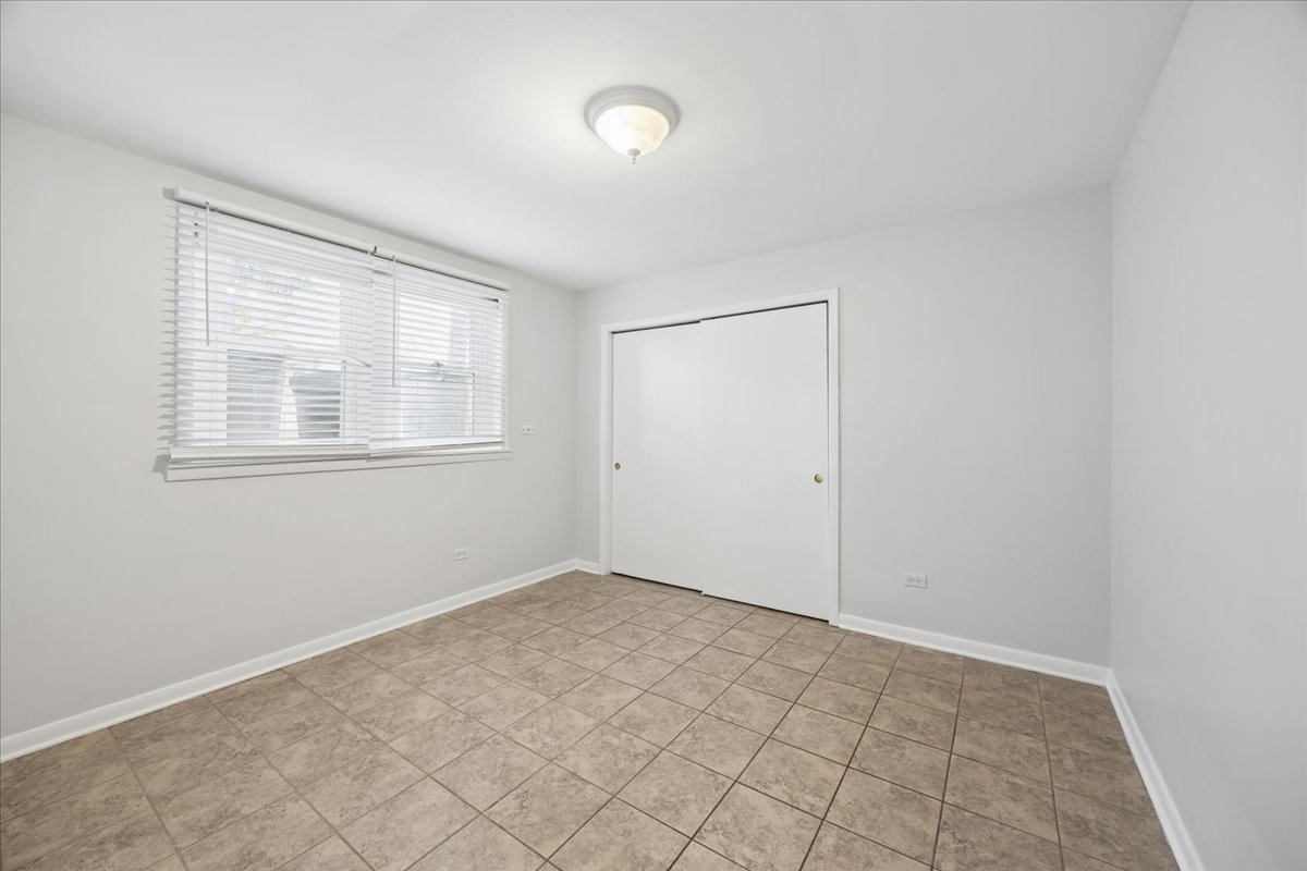 255 E Burlington Street #1, Riverside, IL 60546