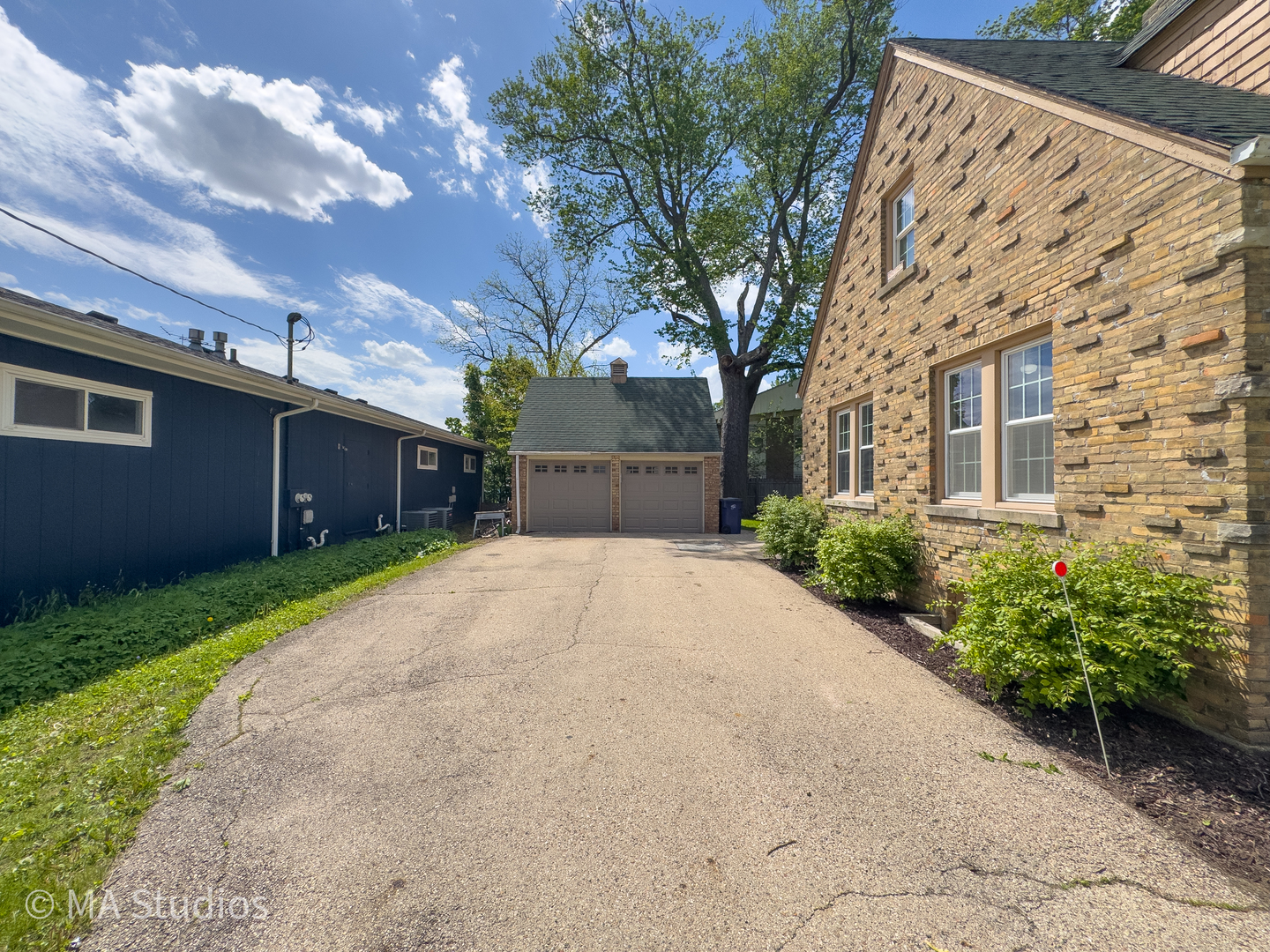 216 Wilcox Avenue, Elgin, IL 60123