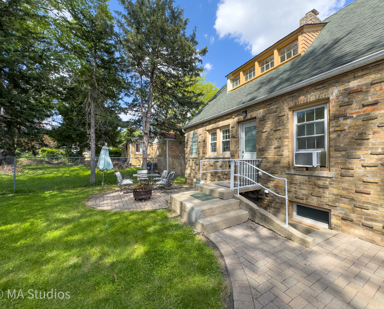 216 Wilcox Avenue, Elgin, IL 60123