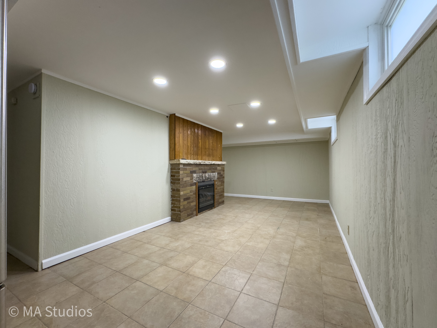 216 Wilcox Avenue, Elgin, IL 60123