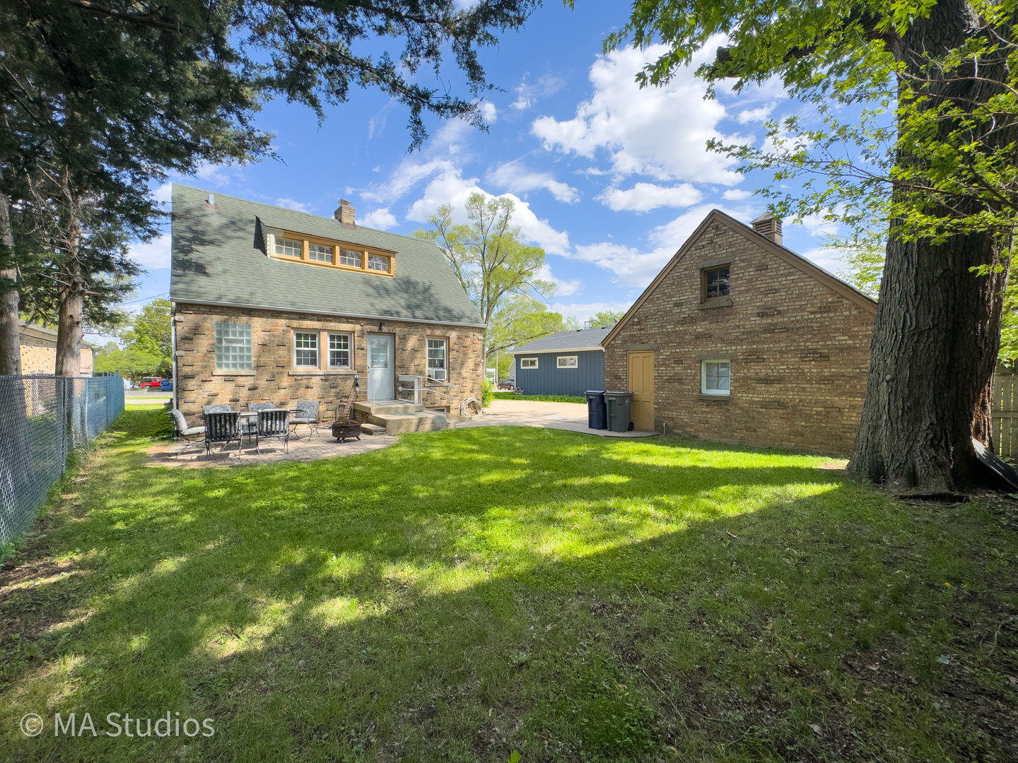 216 Wilcox Avenue, Elgin, IL 60123