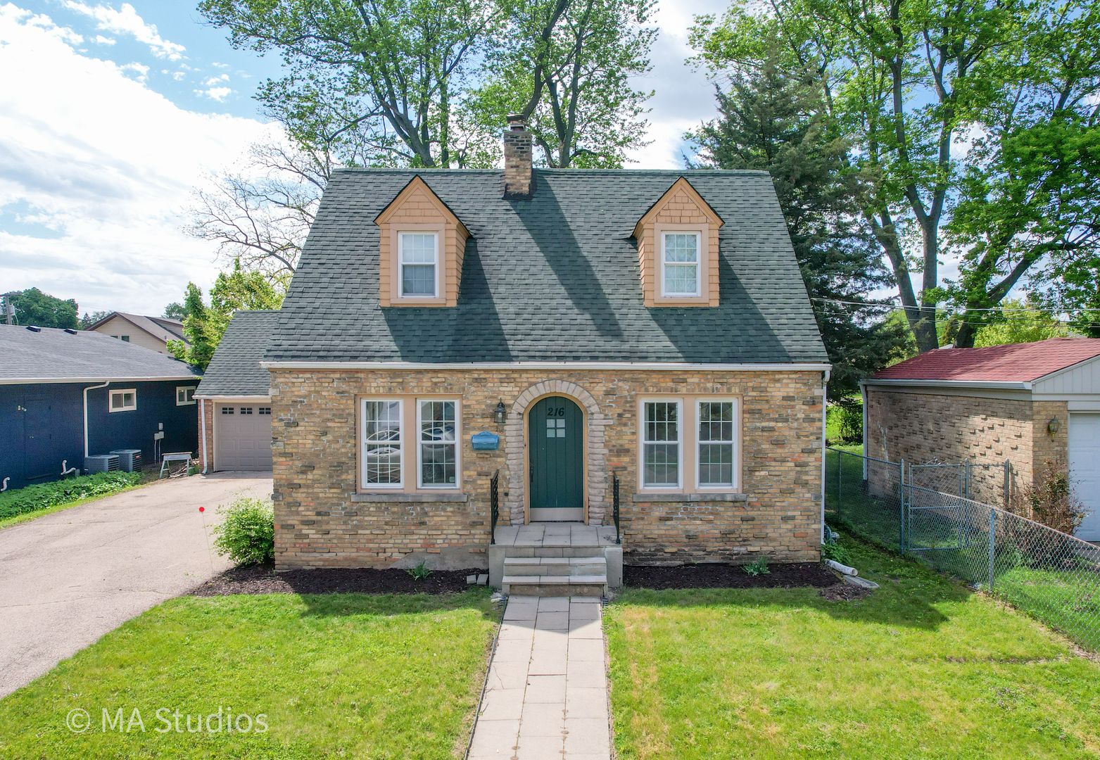216 Wilcox Avenue, Elgin, IL 60123